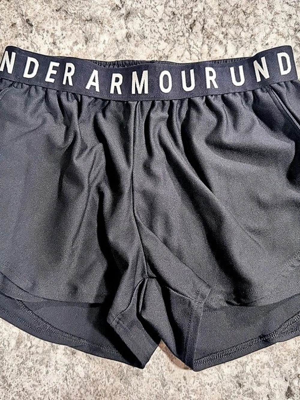Under Armour HeatGear athletic shorts Black Size Medium Like New